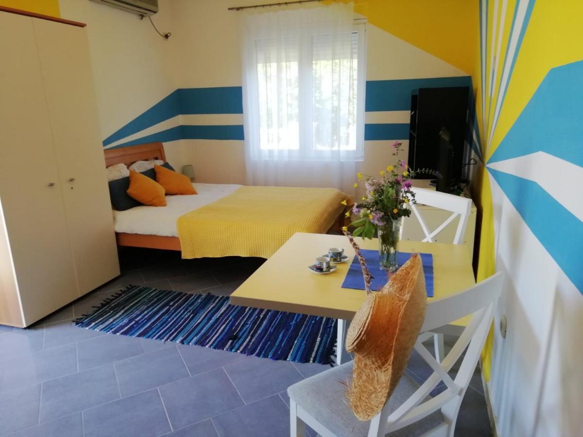 Mirta Apartments Family Farm Будва Екстер'єр фото