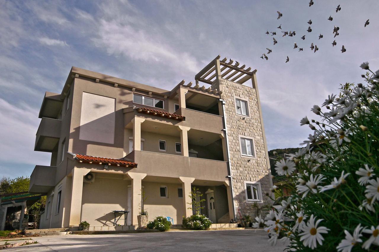 Mirta Apartments Family Farm Будва Екстер'єр фото