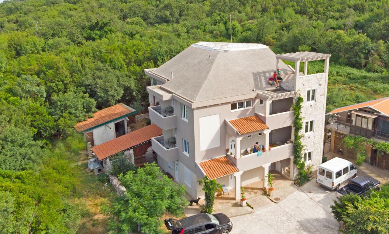 Mirta Apartments Family Farm Будва Екстер'єр фото